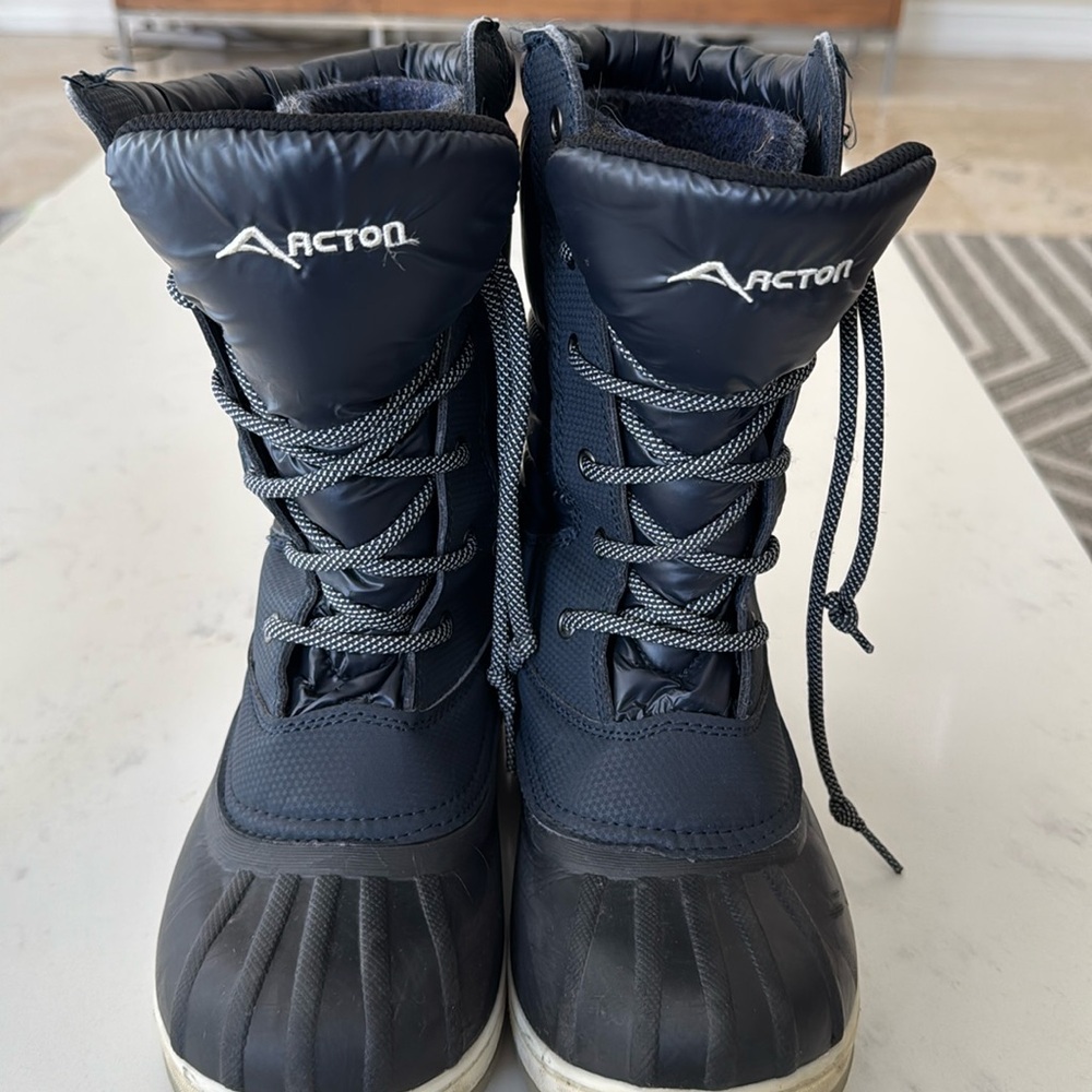 Action boys snow boot child’s size 4